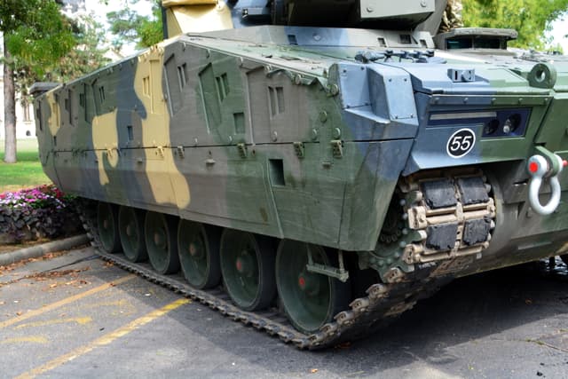 România accelerează producția de drone și pregătește contract cu Rheinmetall pentru vehicule militare germane.
