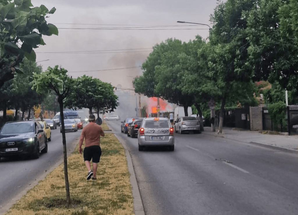 Pompierii Luptă cu Focul / VIDEO