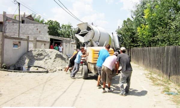  Tânăr de 20 de ani, Decedat după ce a Fost Strivit de un Utilaj în Stație de Betoane