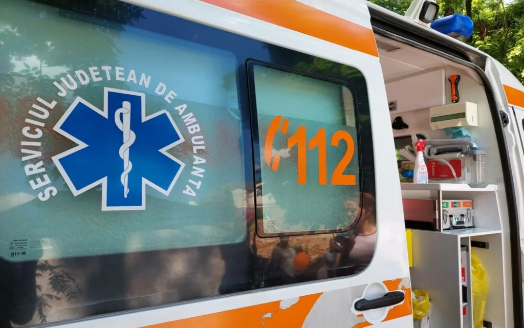  Mamă Critică la Spital după ce a Fost Atacată cu Foarfeca de Fiul ei în Urma unei Certuri