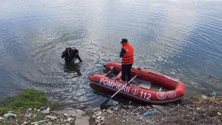 Ambarcațiune cu turiști răsturnată, operațiuni de resuscitare și căutări pentru dispăruți
