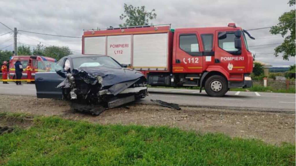  Șase Persoane, Inclusiv Doi Copii, Implicate în Coliziune