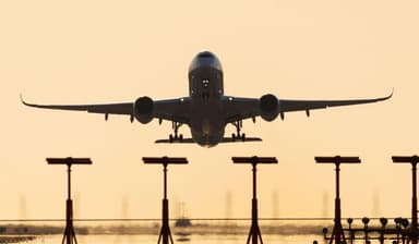  Nouă Pasageri Dați Jos din Avion pentru Agresiune Asupra Piloților