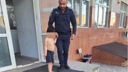 Băiețel de 4 ani Descoperit Singur pe Stradă în Botoșani După ce a Căzut de la Etaj
