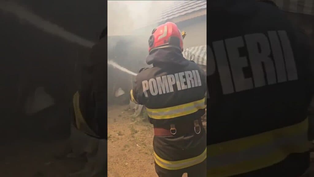 Incendiu Devastator în Gospodăria din Cujmir, Intervin Pompierii
