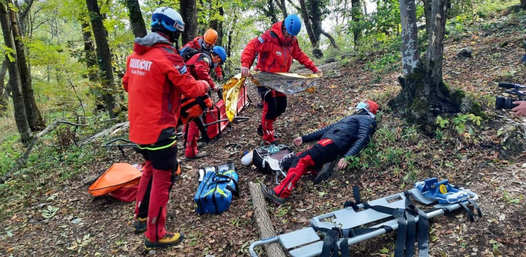 Opt Persoane Salvate și o Tragedie Montană